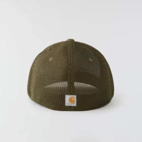 Pevná kšiltovka Rugged Flex™ s přiléhavým střihem, plátěným povrchem a síťovanou zadní částí s grafickým logem